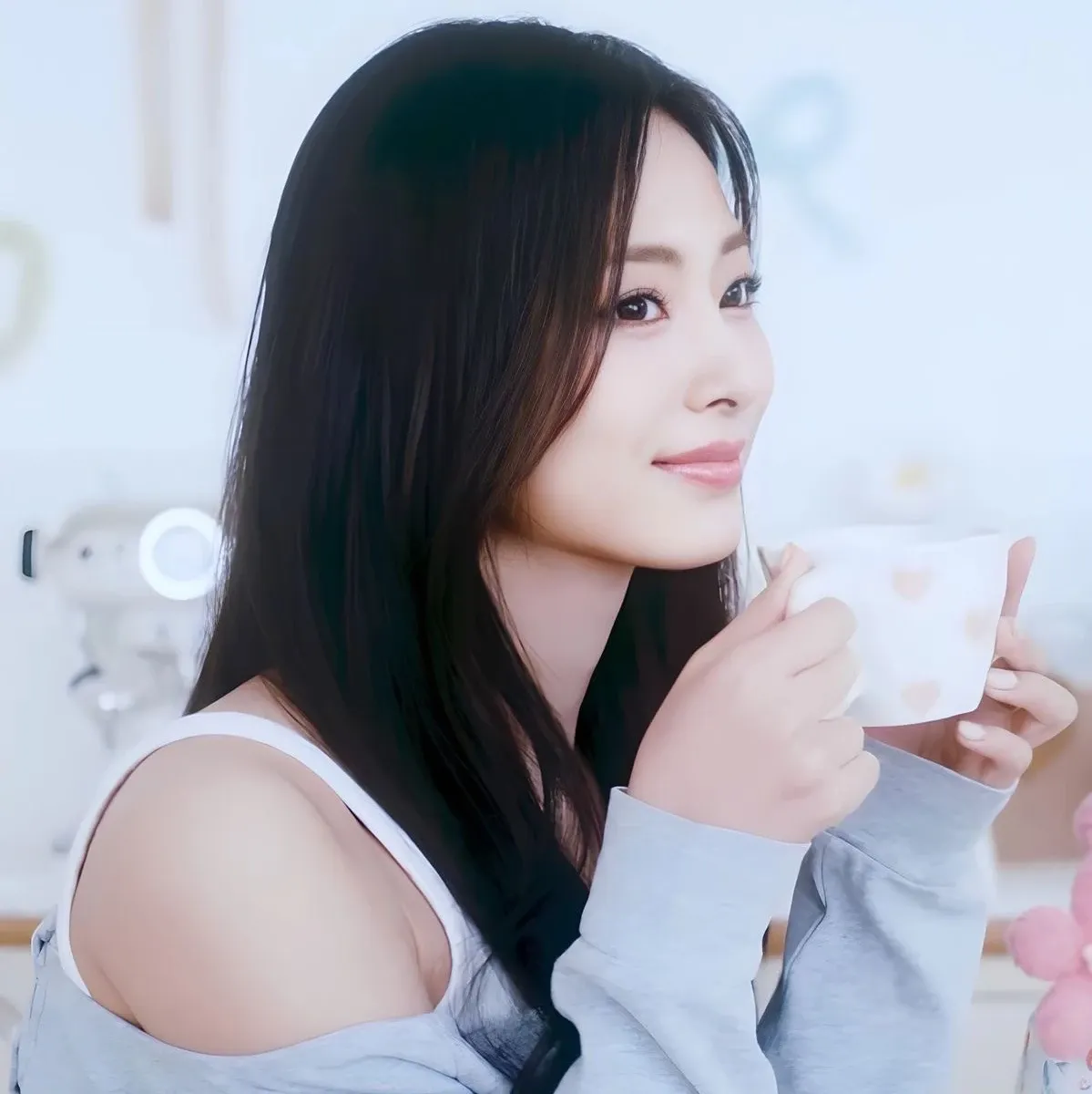 Latest photo of Tzuyu (TWICE)