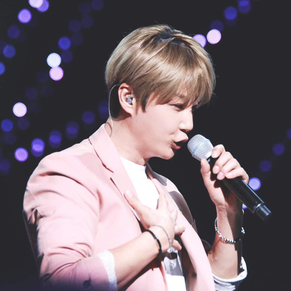 A moment captured by Shin Hyesung (SHINHWA)'s fan