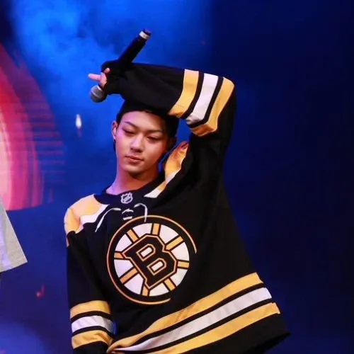 A moment captured by LYKN's fan