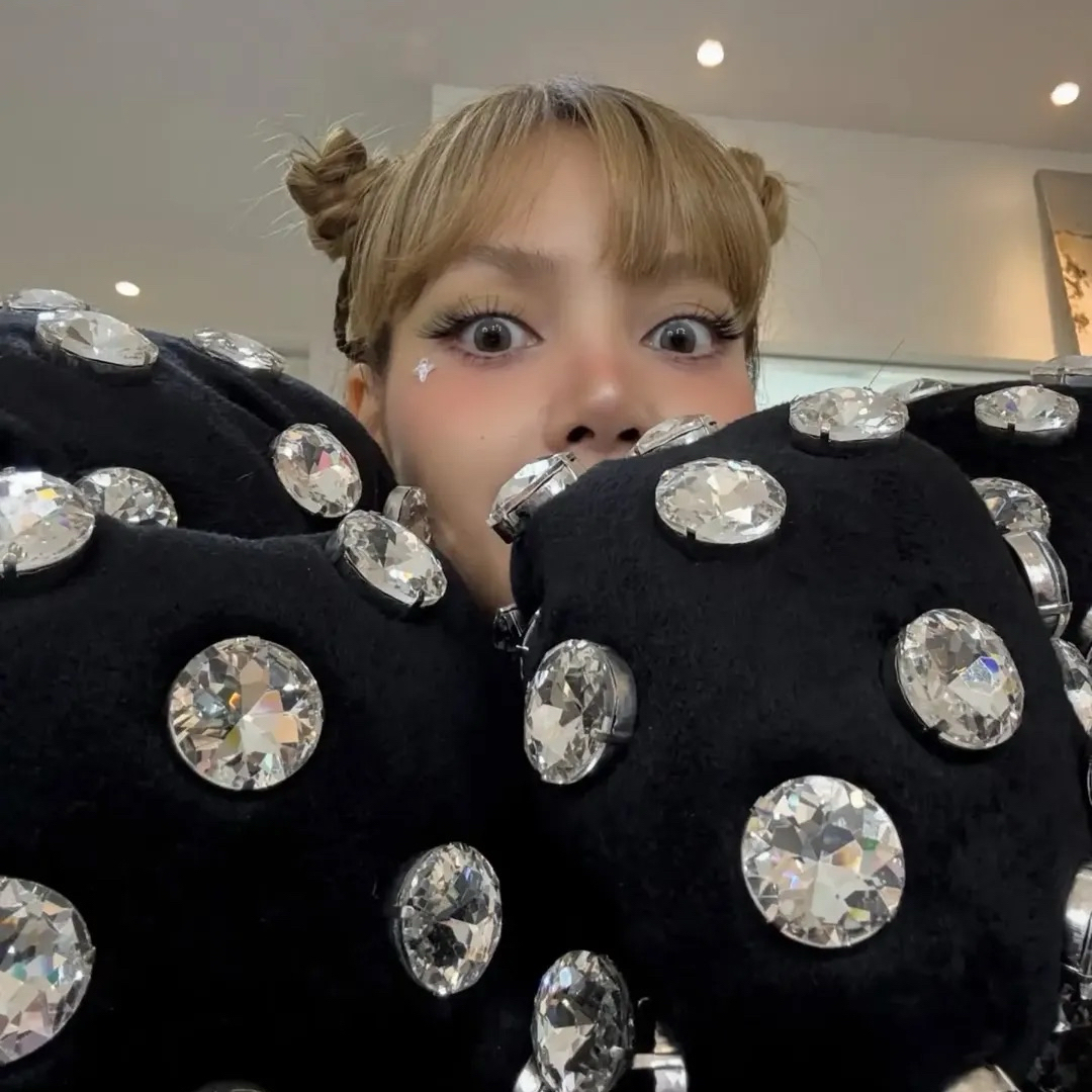 Foto aktivitas terbaru Lisa (BLACKPINK)