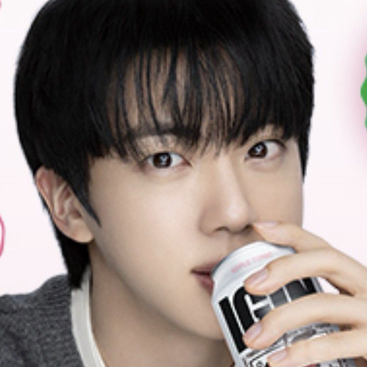 Momen yang diabadikan oleh penggemar Jin (BTS)