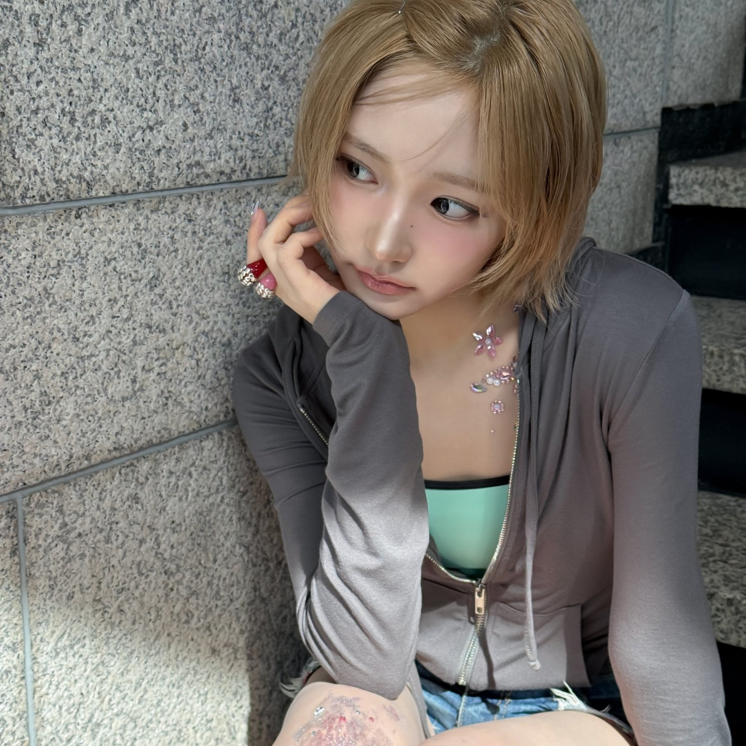 Behind-the-scenes cut of JIYU (KiiiKiii)