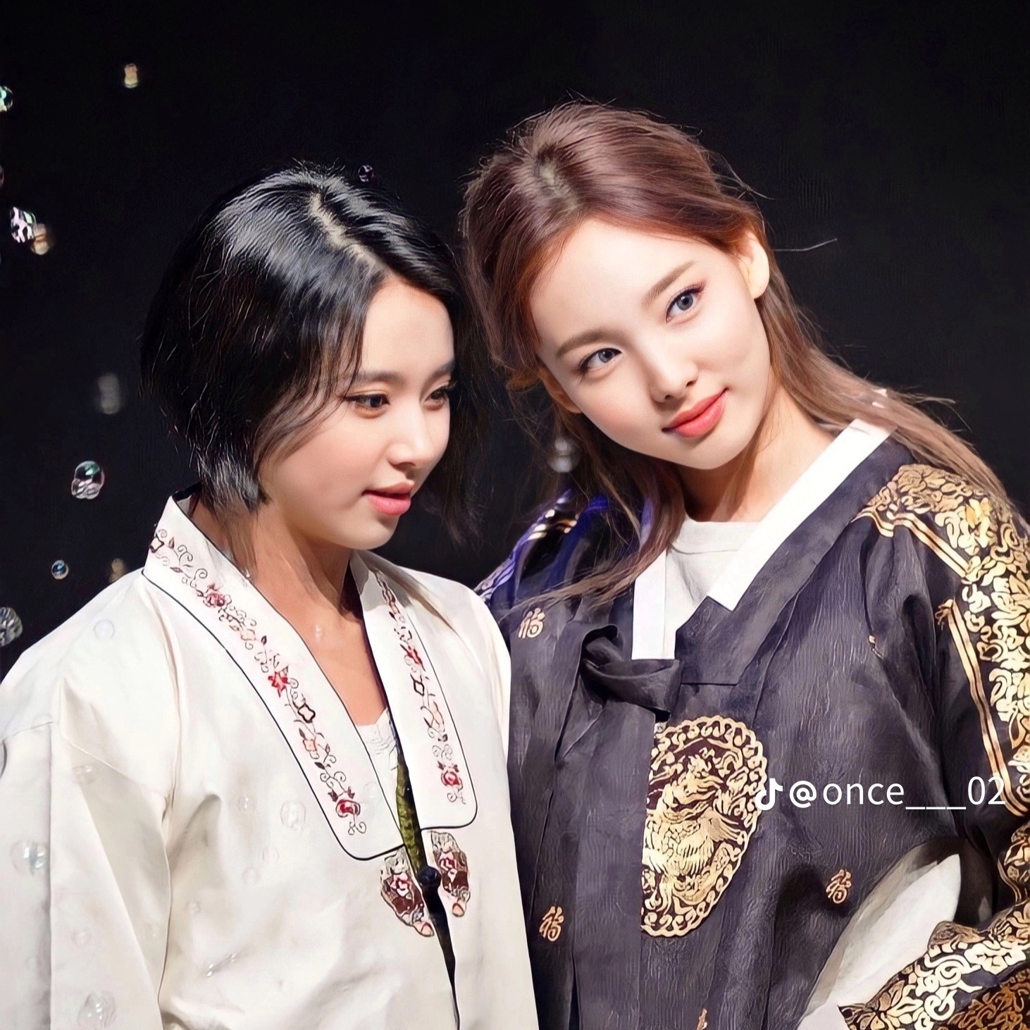 TWICE의 비하인드 컷