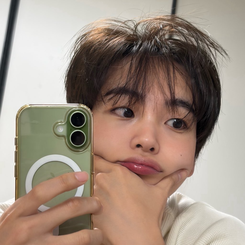 Recent activity shot of Hyeongjun (CRAVITY)