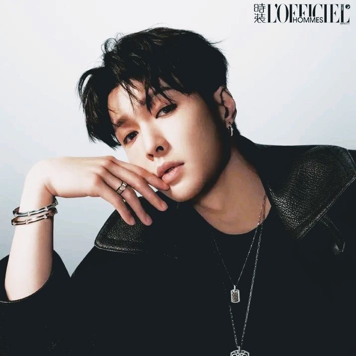 Recent activity shot of Lay (EXO)