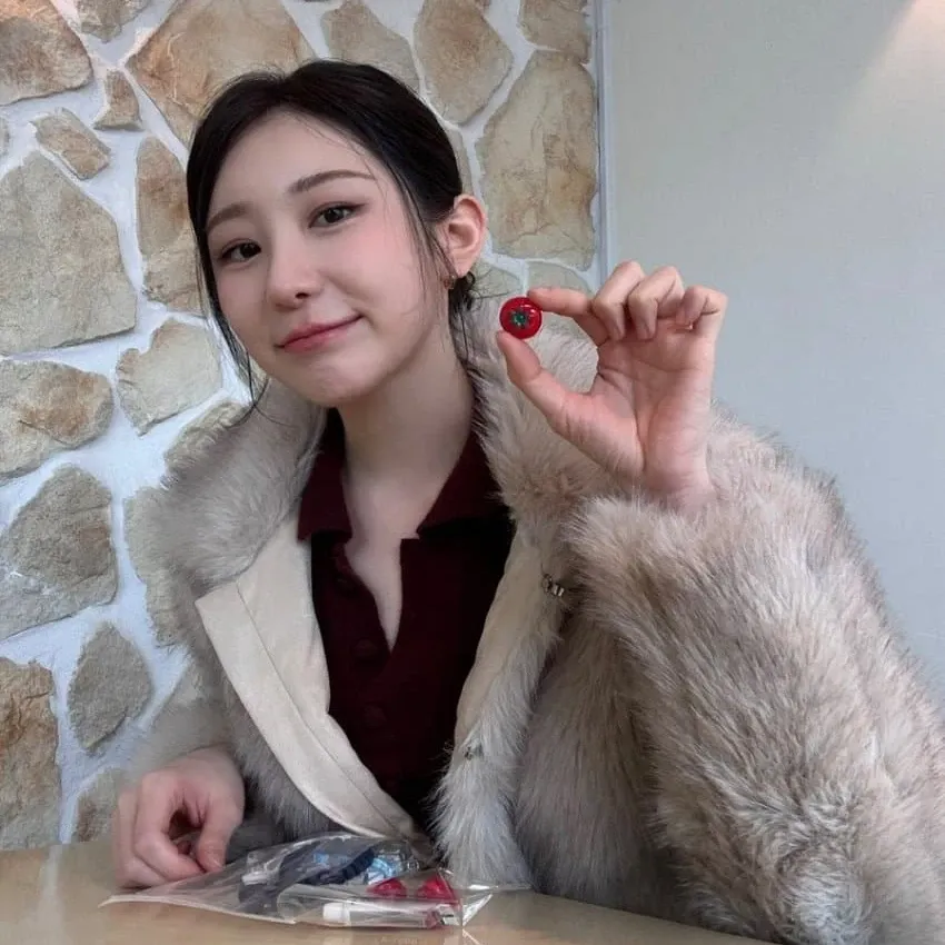 Recent activity shot of Lee Chaeyeon