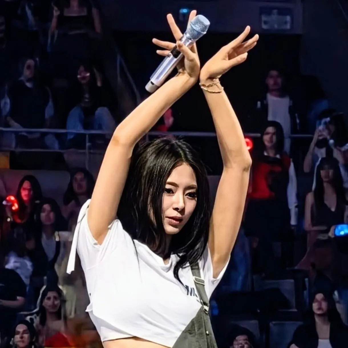 Momen yang diabadikan oleh penggemar Tzuyu (TWICE)