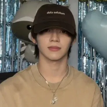 Behind-the-scenes cut of JL (AHOF)