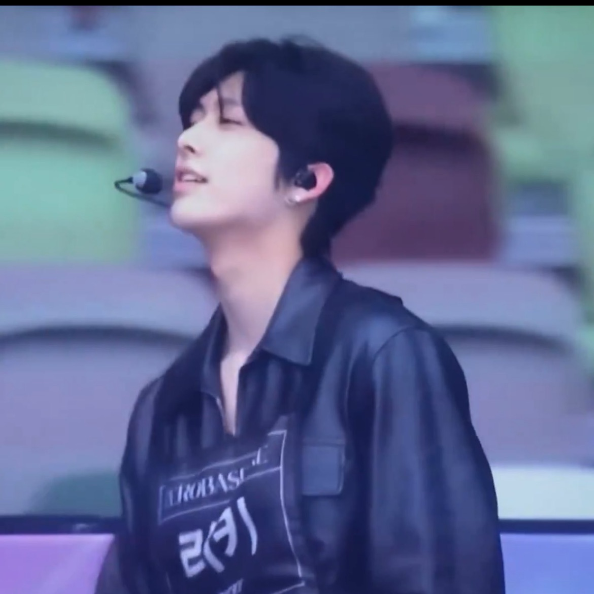 Foto terbaru Ricky (ZEROBASEONE)