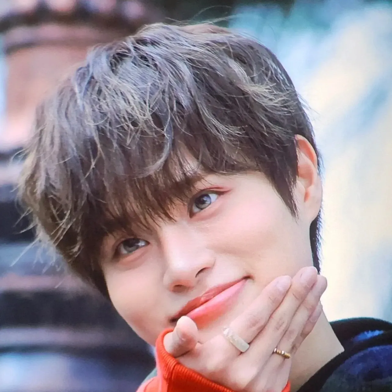 A moment captured by Lee Daehwi (AB6IX)'s fan