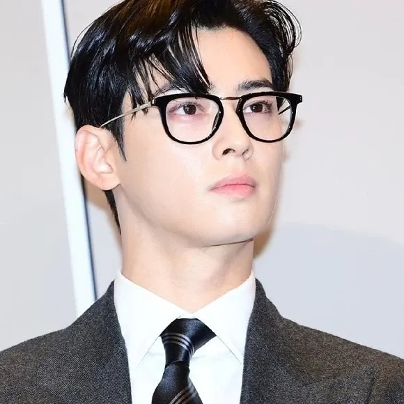 Recent activity shot of Eunwoo (ASTRO)