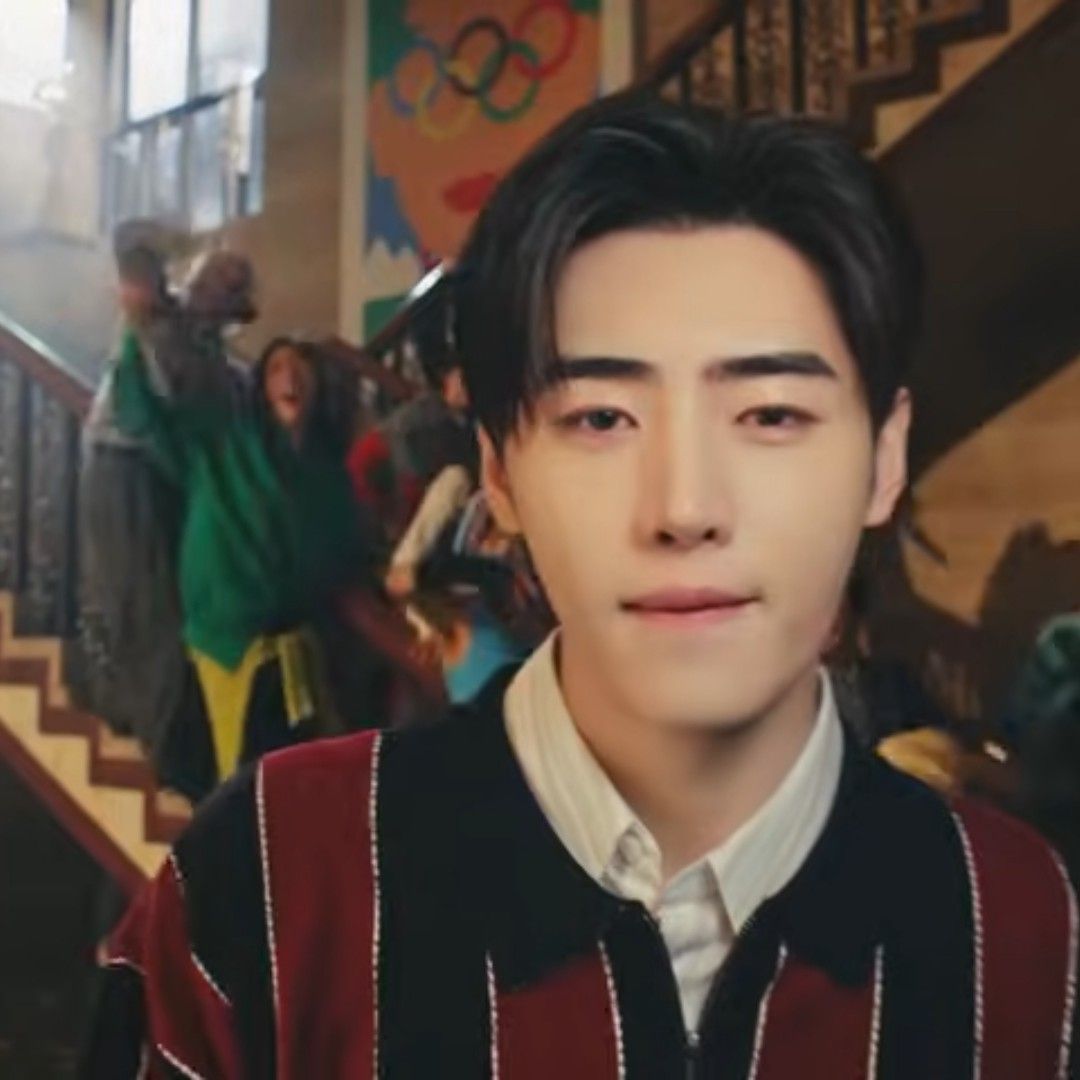 Foto aktivitas terbaru Sunghoon (ENHYPEN)