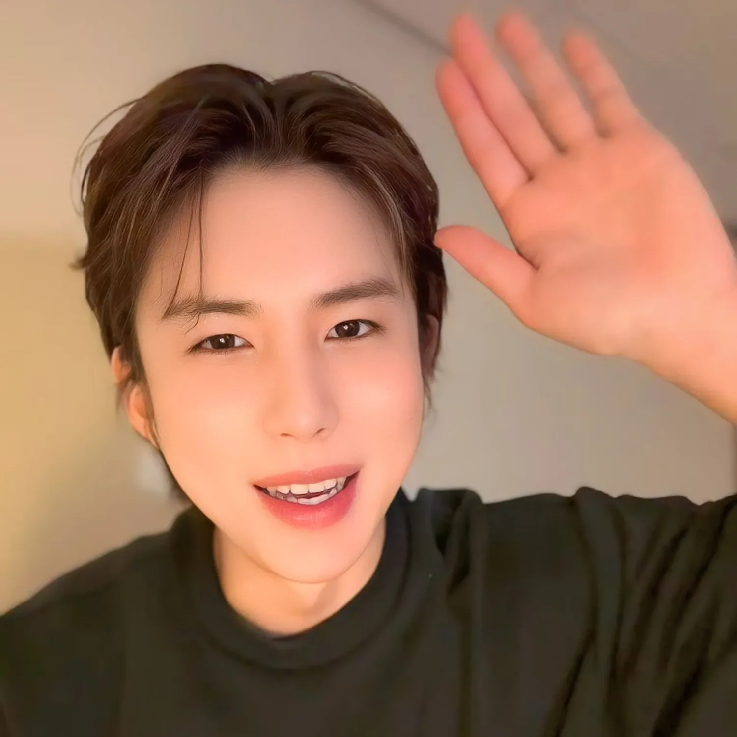 A moment captured by Wow (A.C.E)'s fan