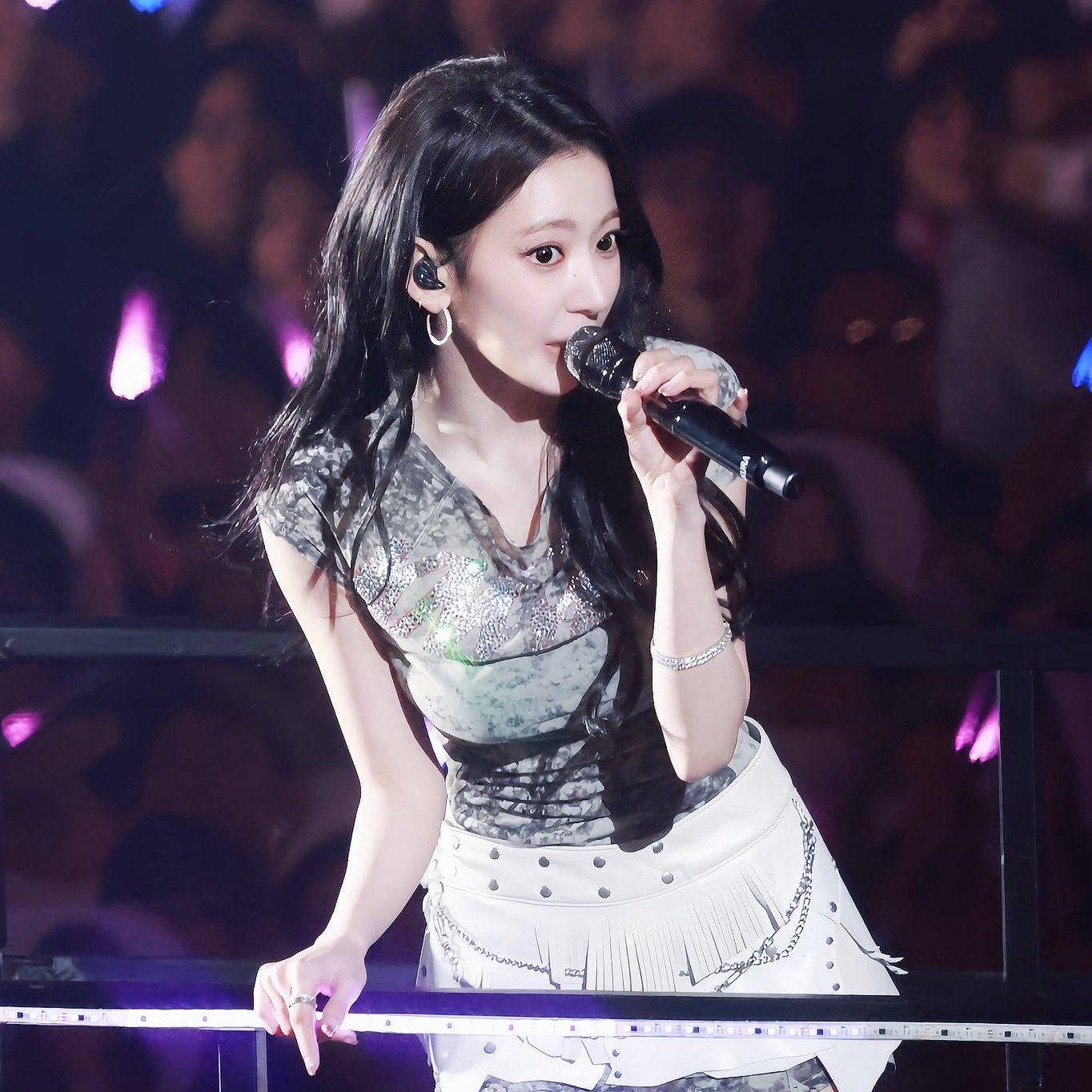 宮脇咲良 (LE SSERAFIM)的最新活动照片