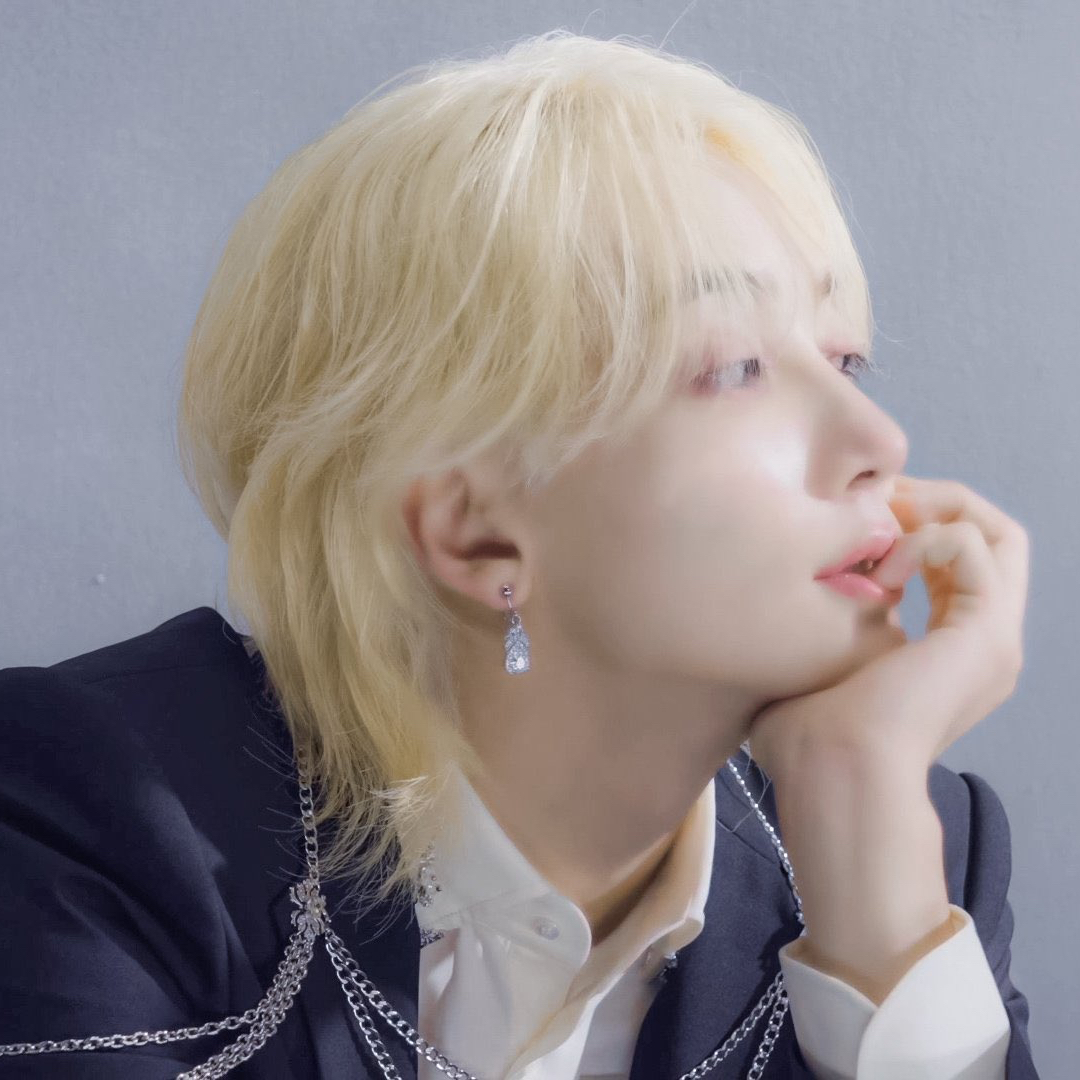 Recent activity shot of Jeonghan (SEVENTEEN)