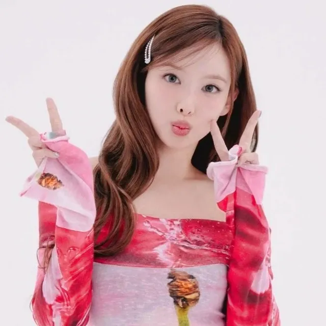 A moment captured by Nayeon (TWICE)'s fan