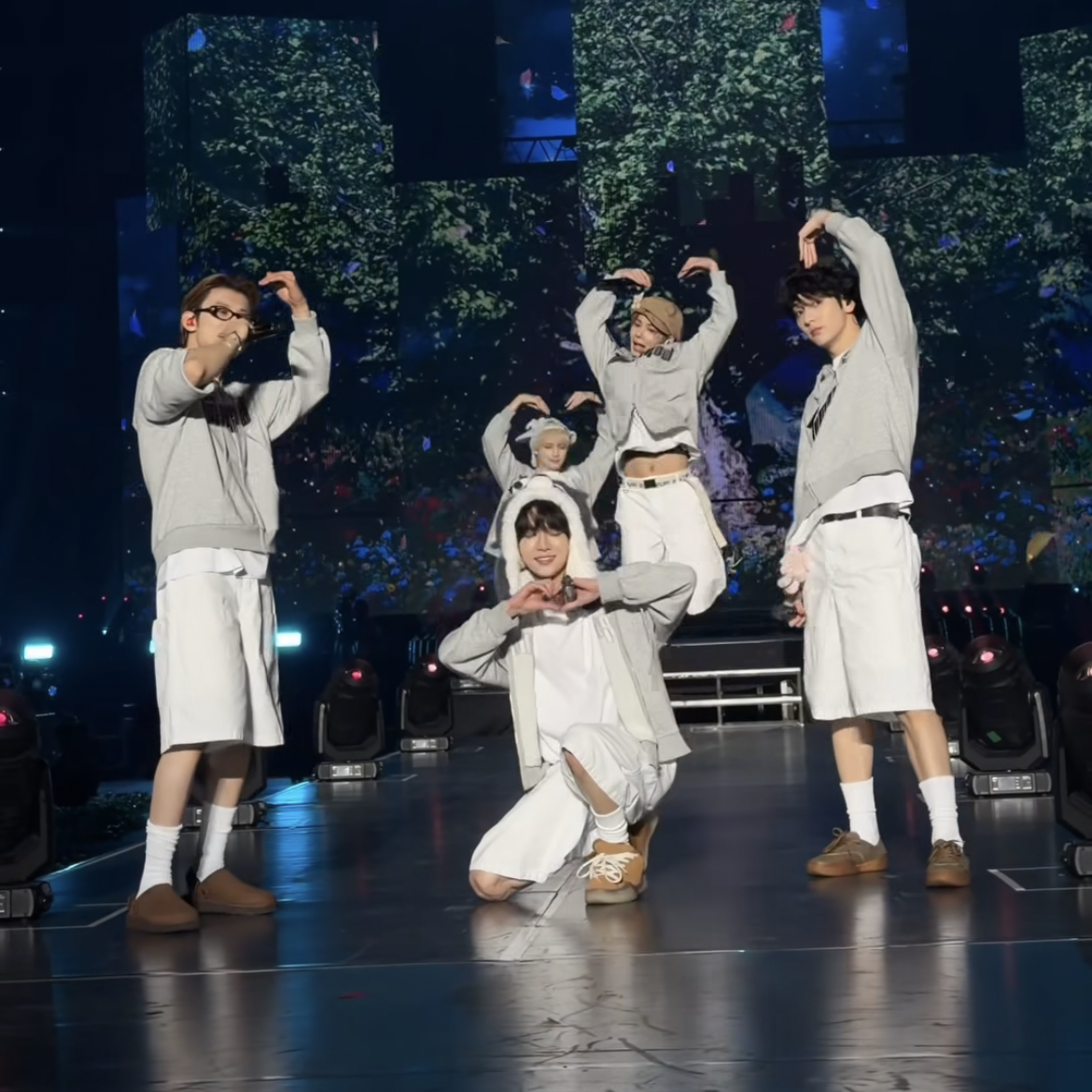 TOMORROW X TOGETHER的最新照片