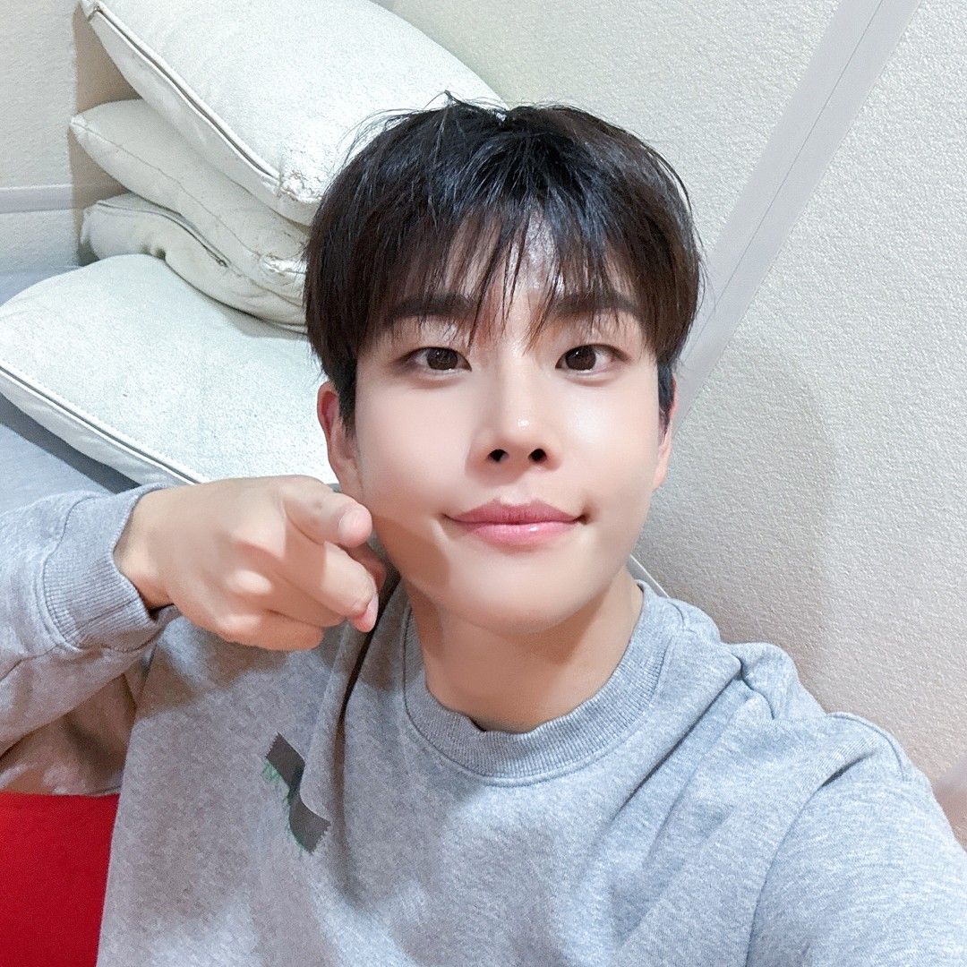 Behind-the-scenes cut of MJ (ASTRO)