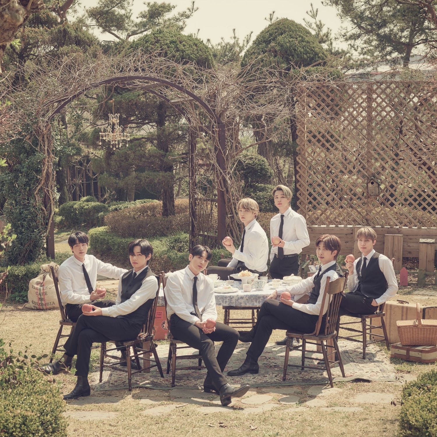 Behind-the-scenes cut of BTS