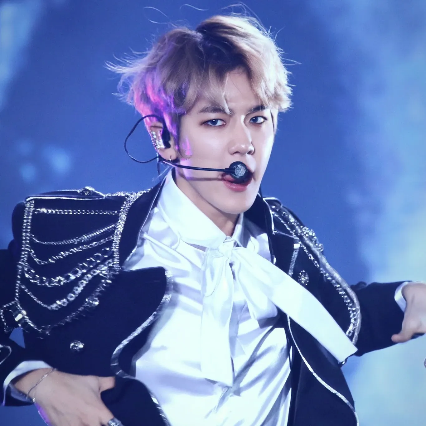 伯賢 (EXO)的最新照片