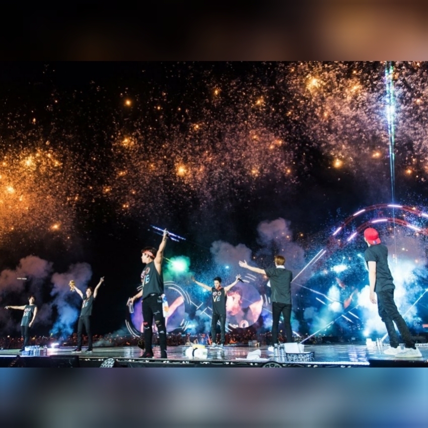 A moment captured by SHINHWA's fan