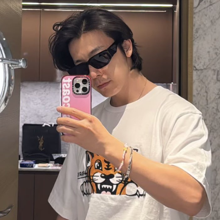 Latest photo of Donghae (Super Junior)