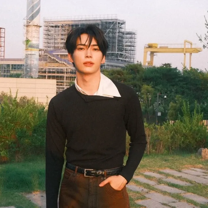 Latest photo of Sung Hanbin (ZEROBASEONE)