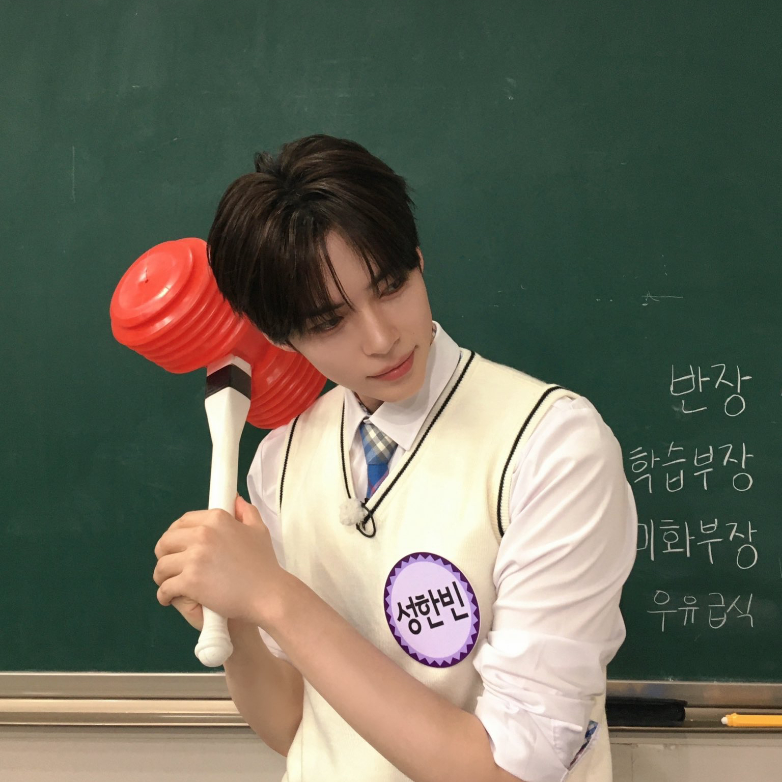 Potret di balik layar Sung Hanbin (ZEROBASEONE)