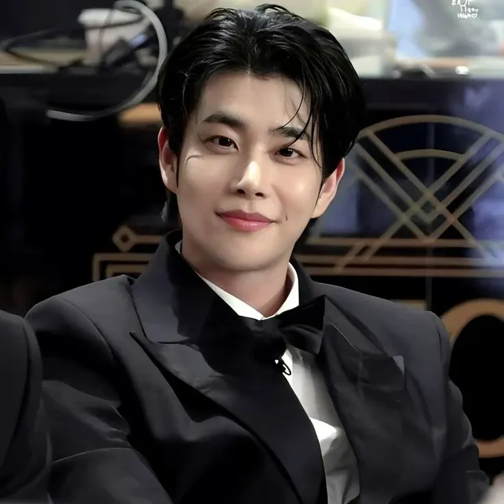 A moment captured by MJ (ASTRO)'s fan