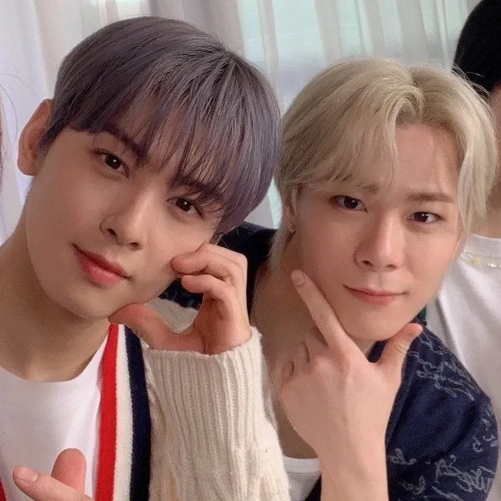 A moment captured by Eunwoo (ASTRO)'s fan