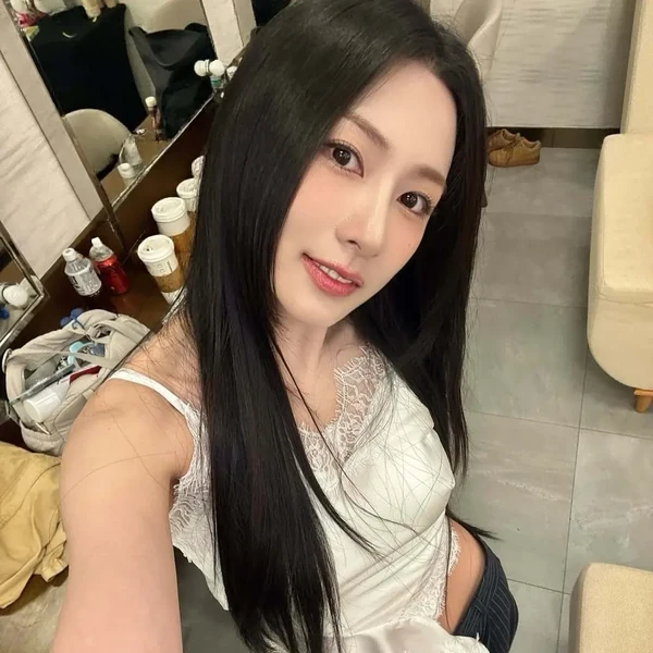 오하영 (에이핑크)의 매력을 담은 최애돌 대표 사진
