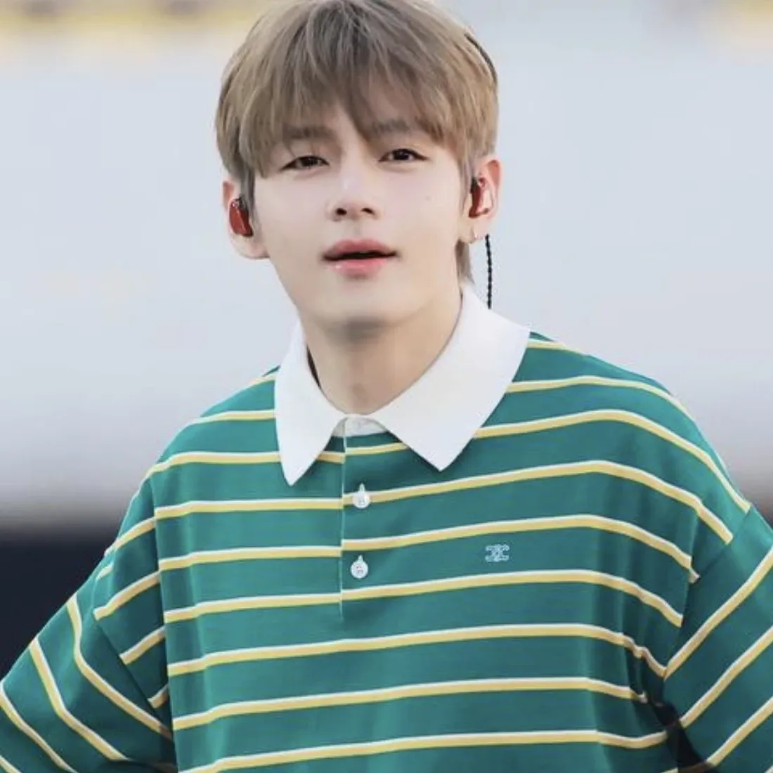 Behind-the-scenes cut of V (BTS)