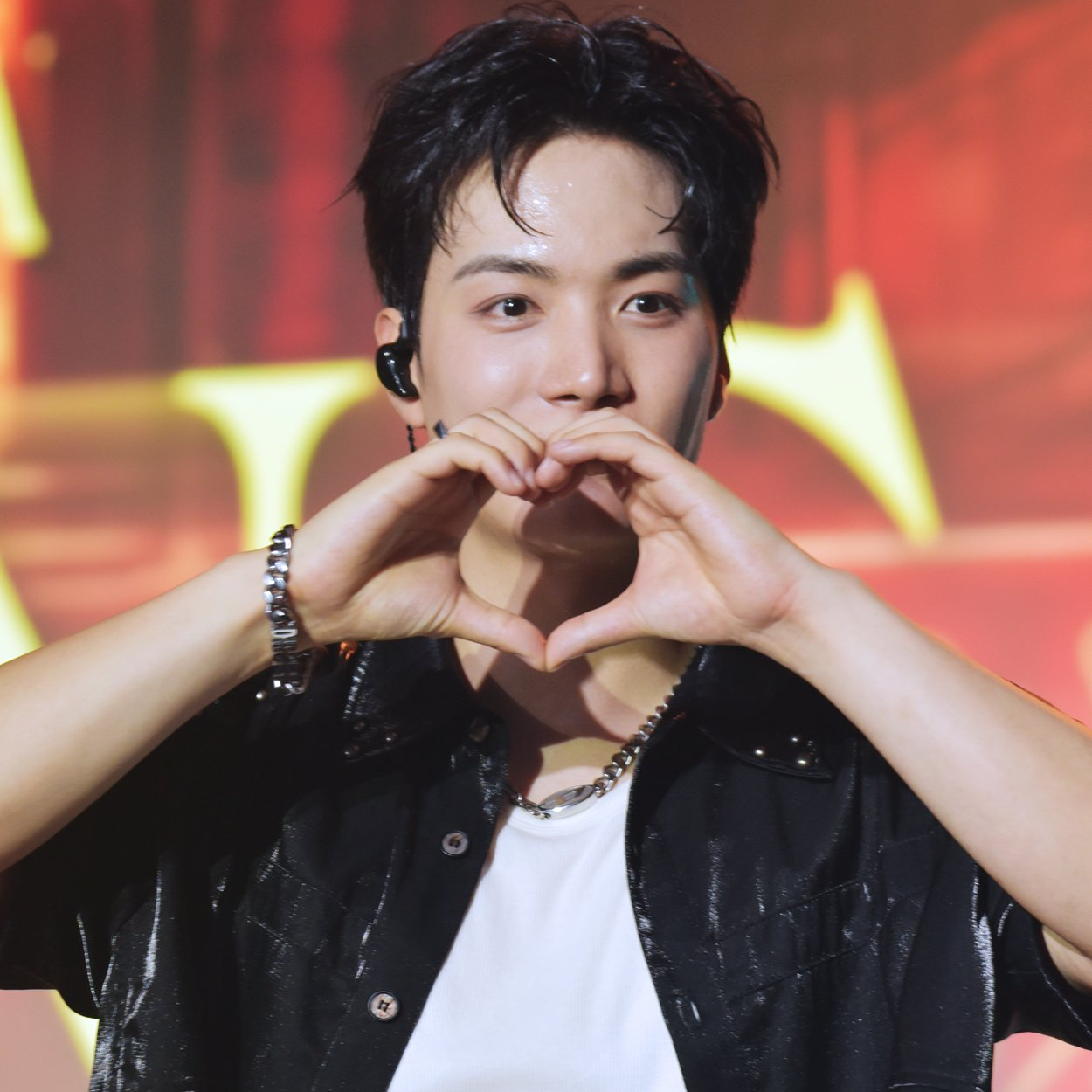 A moment captured by Kim Jonghyeon's fan