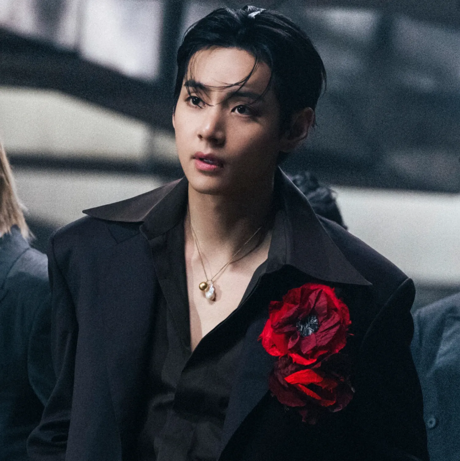 V (BTS)の舞台裏ショット