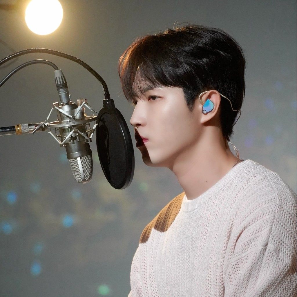 Behind-the-scenes cut of Kim Jaehwan