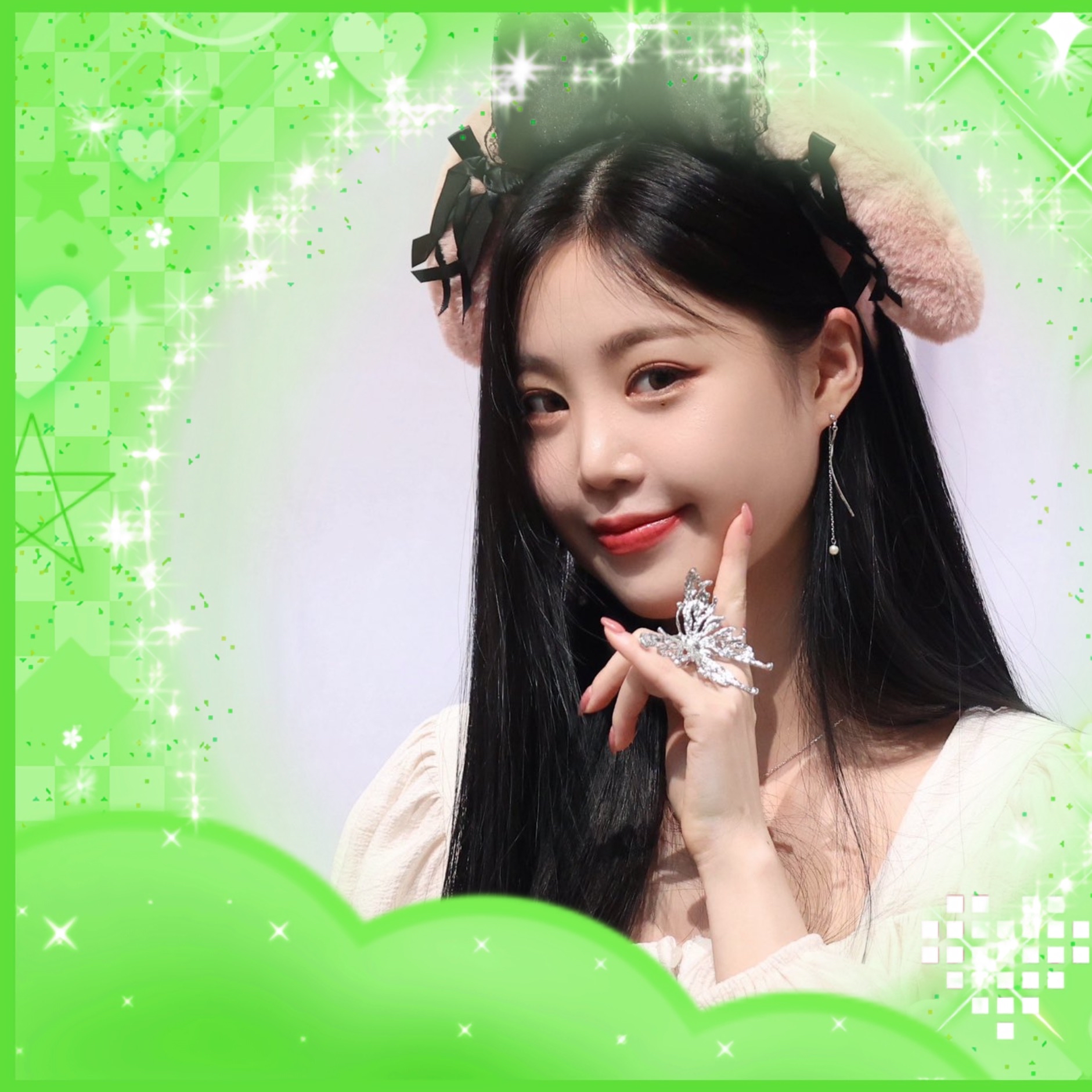 Behind-the-scenes cut of Soojin