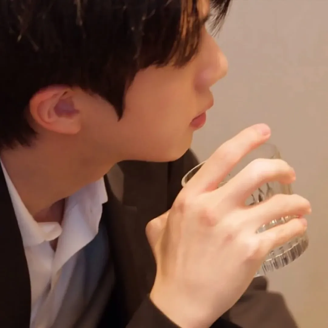 진 (방탄소년단)의 최신 사진