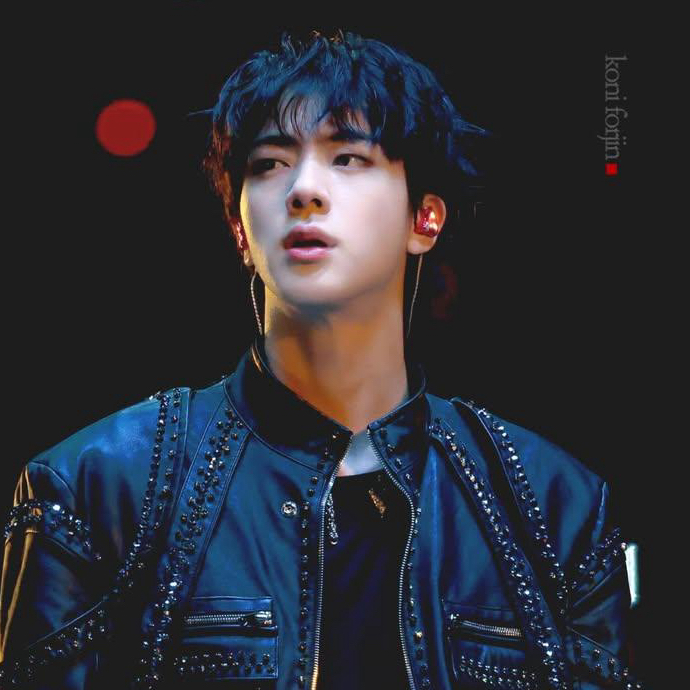 Momen yang diabadikan oleh penggemar Jin (BTS)