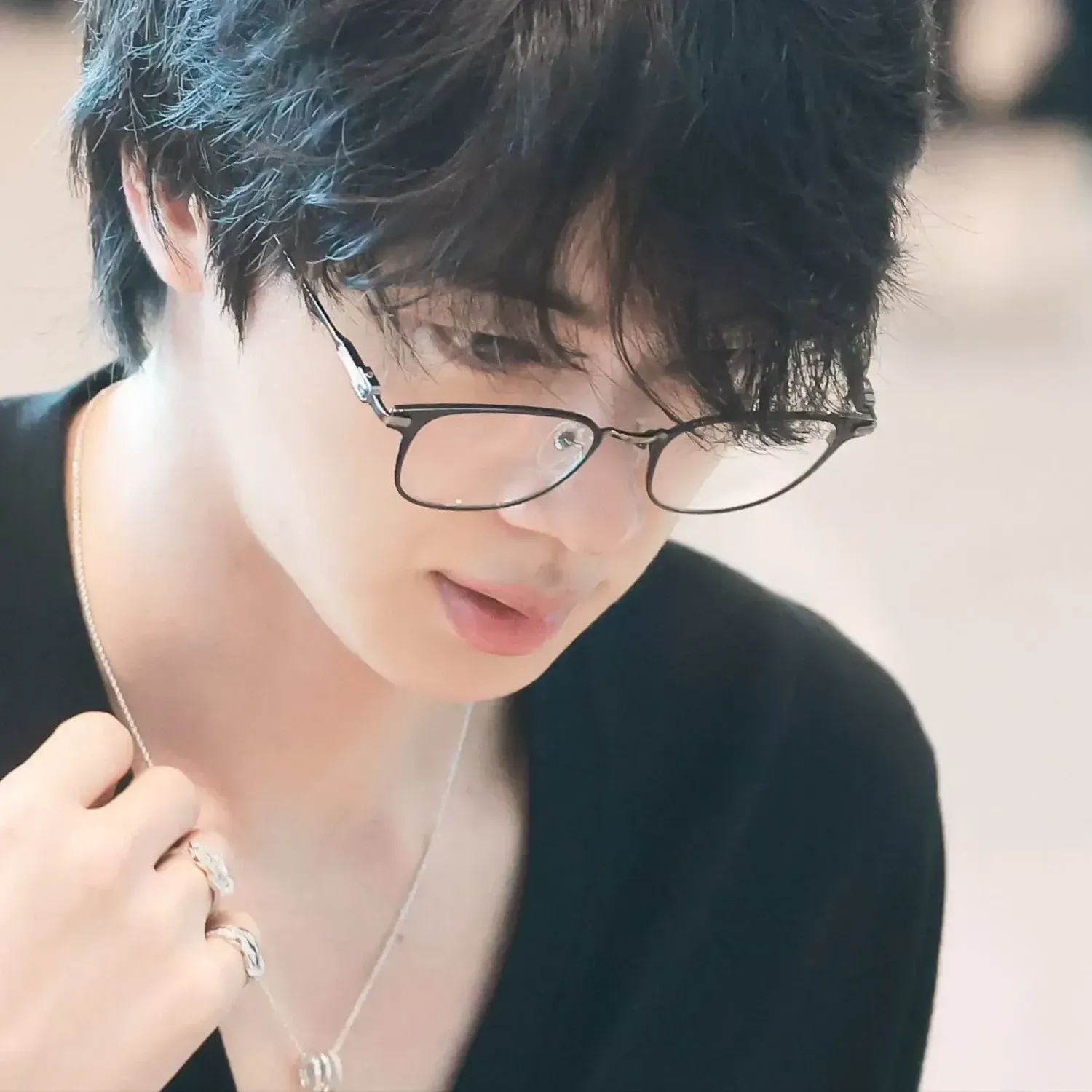 Momen yang diabadikan oleh penggemar Jin (BTS)