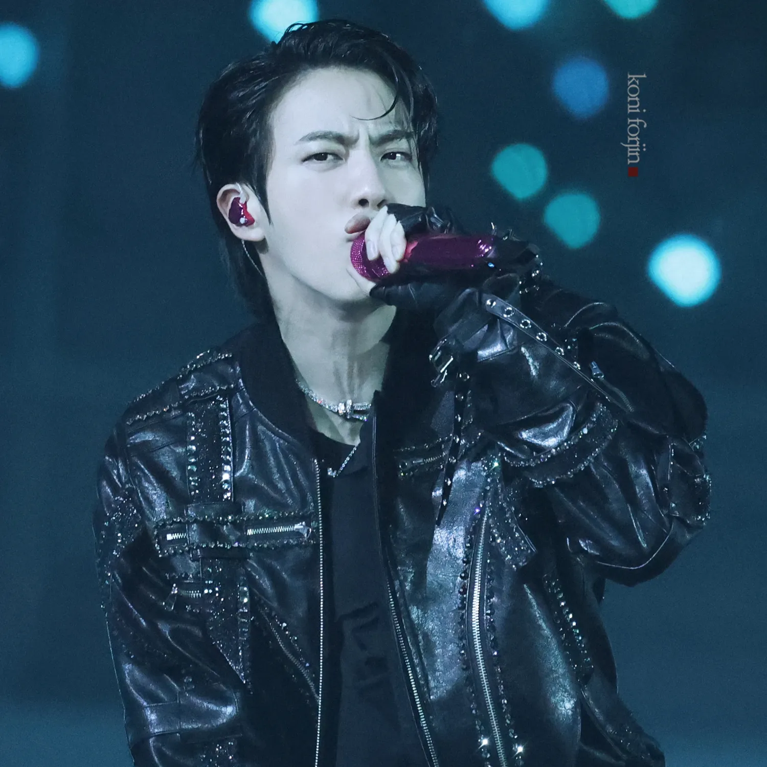 Foto aktivitas terbaru Jin (BTS)