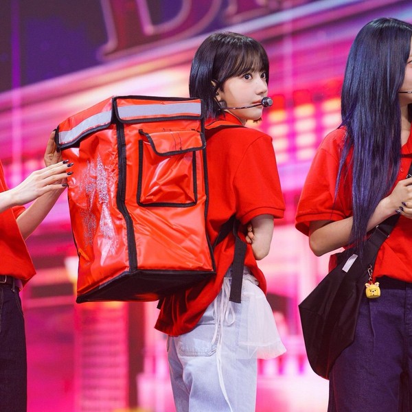 Signature photo of Sakura (LE SSERAFIM) capturing their charm