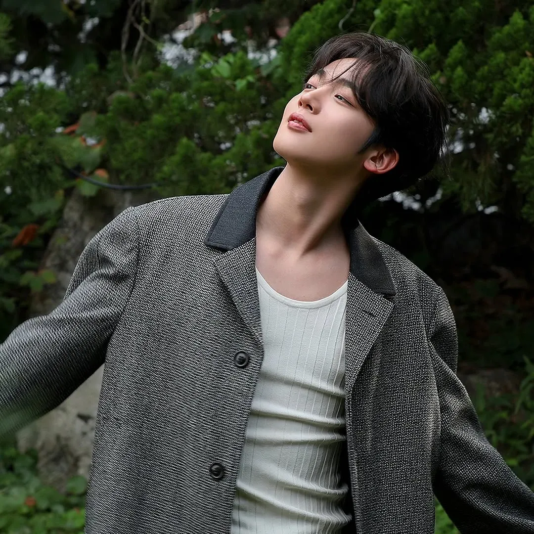 Latest photo of Kim Yohan (WEi)