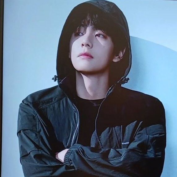 뷔 (방탄소년단)의 최신 사진