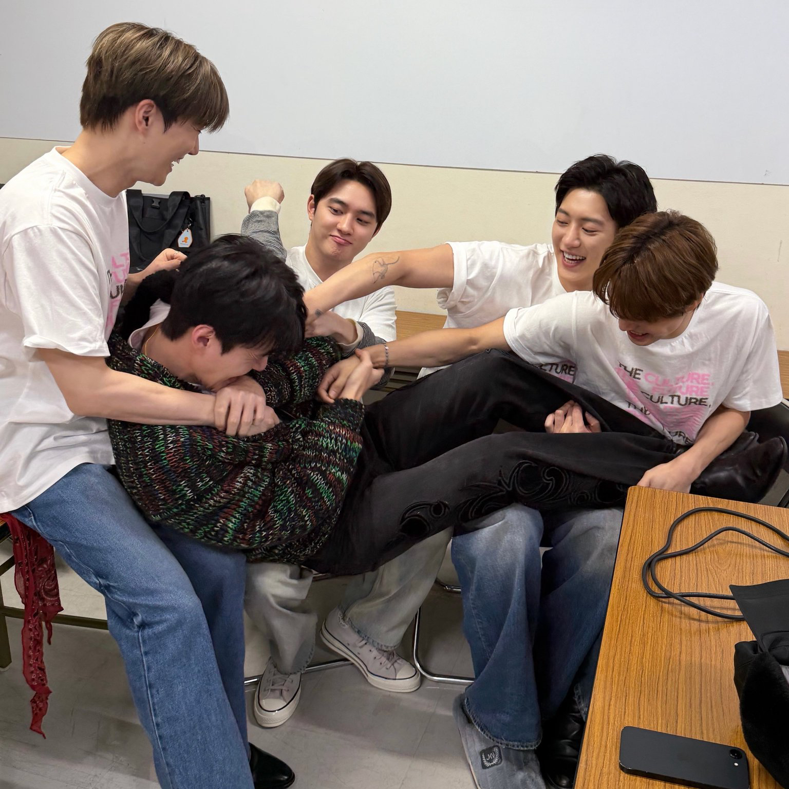 Behind-the-scenes cut of EXO