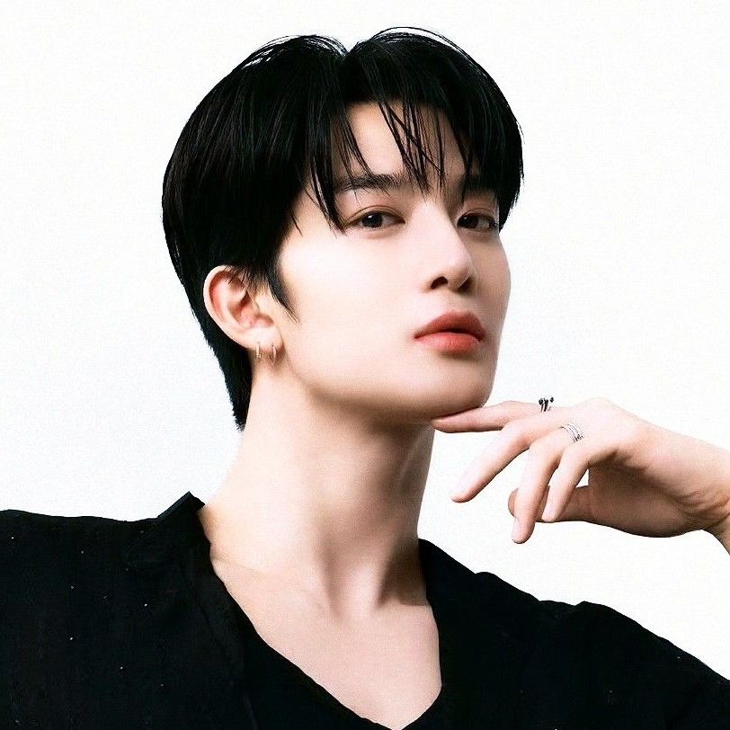 Behind-the-scenes cut of Bae Jinyoung