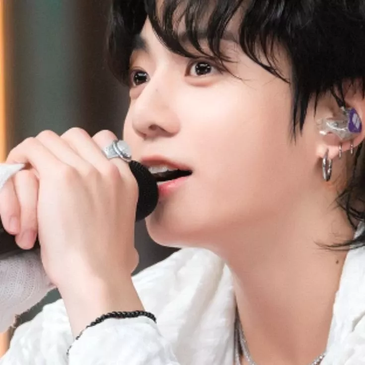 Foto aktivitas terbaru Jungkook (BTS)