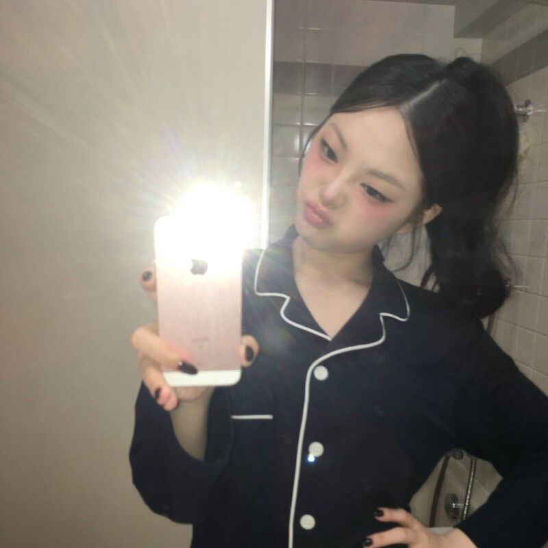 Recent activity shot of Park Boeun (CLASS:y)