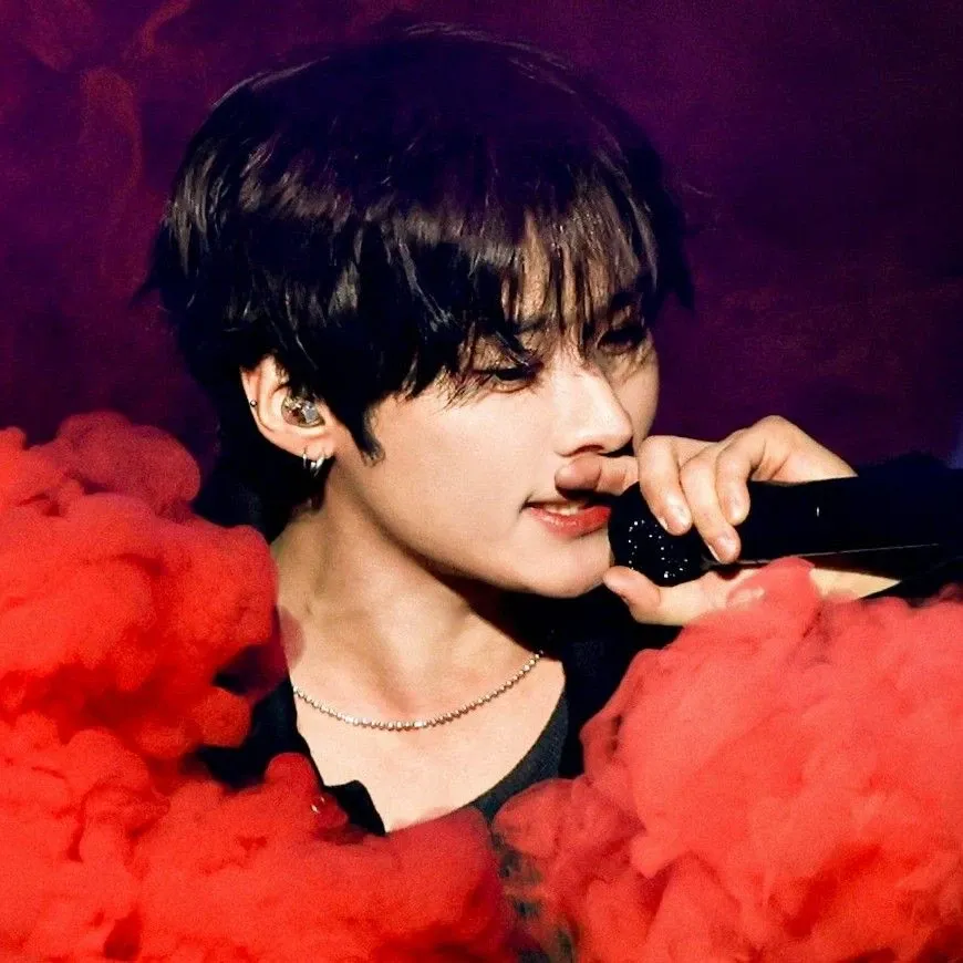 A moment captured by Lee Know (Stray Kids)'s fan