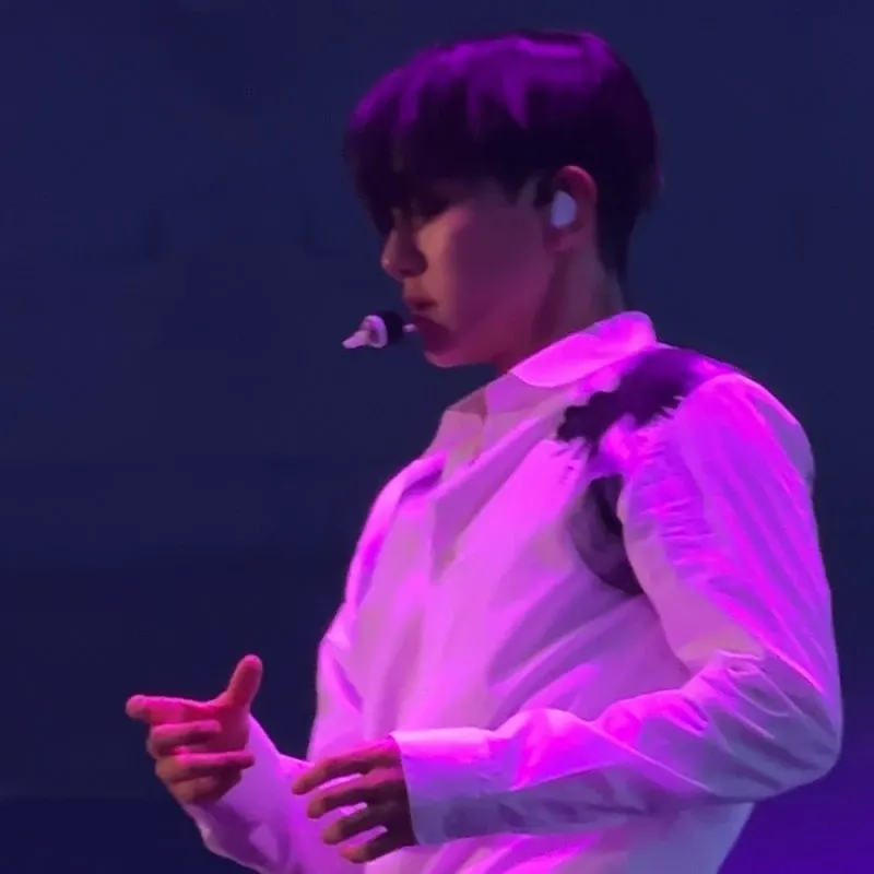 백현 (EXO)의 최신 사진