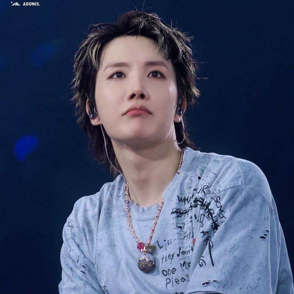 제이홉 (방탄소년단)의 최신 사진